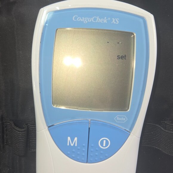 Roche CoaguChek XS Coagulation Meter Case Manual Accu-Chek Lancets Original Box - Picture 6 of 16